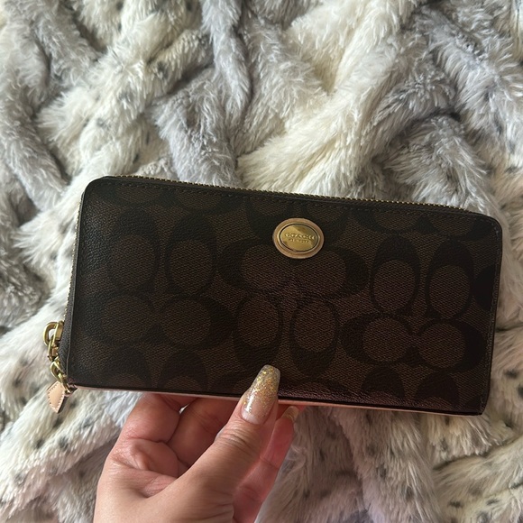 Coach monogram zipper wallet-used like new condition - Picture 9 of 10